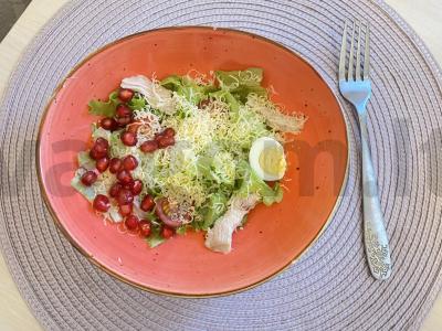 Cezario salotos su granatais pagrindine nuotrauka