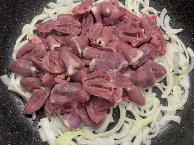 Kalakutų širdelės su grietine per 30 minučių Žingsnis 2