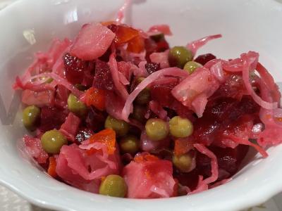 Vinegretas su pupelėmis ir žirniais pagrindine nuotrauka