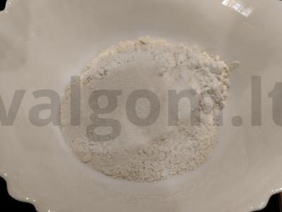 Vegetariški lace blynai ant mineralinio vandens Žingsnis 1