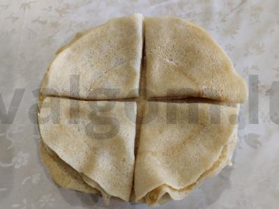 Vegetariški lace blynai ant mineralinio vandens pagrindine nuotrauka