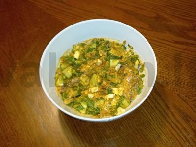 Silkės salotos pomidorų padaže su agurku pagrindine nuotrauka