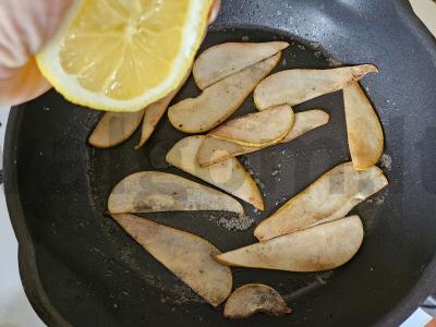 Brusketa su džiovinta kriauše ir rikota Žingsnis 2