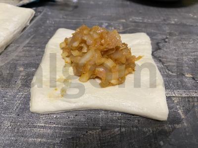 Samsa pagal rusų receptą su vištiena ir svogūnais Žingsnis 4