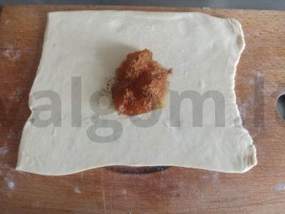 Sluoksniuotos bandelės su obuolių uogiene ir cinamonu Žingsnis 3