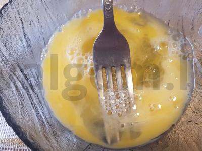 Kiaušinienė su pomidoru ir petražolėmis pusryčiams Žingsnis 2