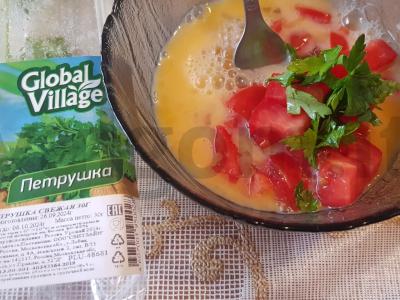 Kiaušinienė su pomidoru ir petražolėmis pusryčiams Žingsnis 4