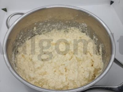 Sūrio blynai su grietine ir džiūvėsėliais Žingsnis 1