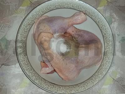 Kepti vištienos šlaunelės slyvų padaže Žingsnis 1