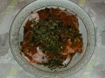 Kepti vištienos šlaunelės slyvų padaže Žingsnis 2