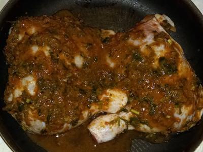 Kepti vištienos šlaunelės slyvų padaže Žingsnis 3