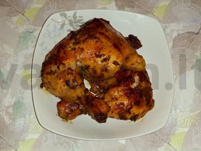 Kepti vištienos šlaunelės slyvų padaže pagrindine nuotrauka