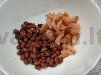 Skaniausias salotas su karpačiu ir pupelėmis Žingsnis 1