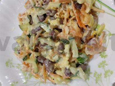 Skaniausias salotas su karpačiu ir pupelėmis pagrindine nuotrauka