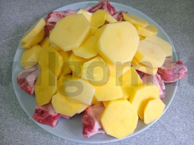 Kvapnūs kiaulienos šonkauliukai su bulvėmis Žingsnis 2