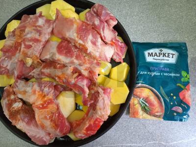 Kvapnūs kiaulienos šonkauliukai su bulvėmis Žingsnis 4