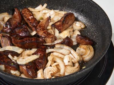 Jautienos kepenys su padažu keptuvėje Žingsnis 2