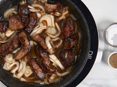 Jautienos kepenys su padažu keptuvėje Žingsnis 3