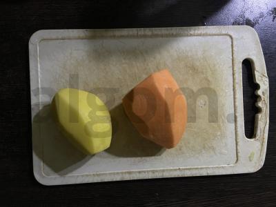 Vaikų bulviniai blynai su batatais ir sūriu Žingsnis 1