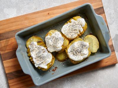 Aromatingi bulvės-harmonikės su grietinėlės sūrio padažu Žingsnis 7