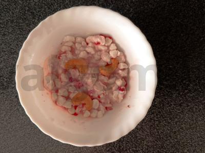 Varškės desertas su aviečių uogiene pusryčiams pagrindine nuotrauka