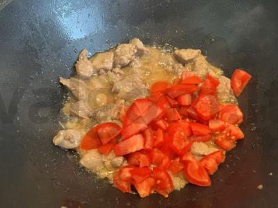 Lobio su kalakutiena, daržovėmis ir prieskoniais Žingsnis 12