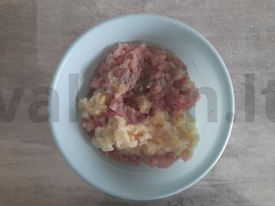 Vištienos faršo ežiukai su žolelėmis garuose Žingsnis 2