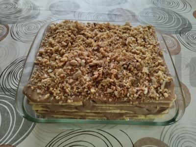 Namų sausainių tortas su šokoladiniu kremu ir riešutais pagrindine nuotrauka