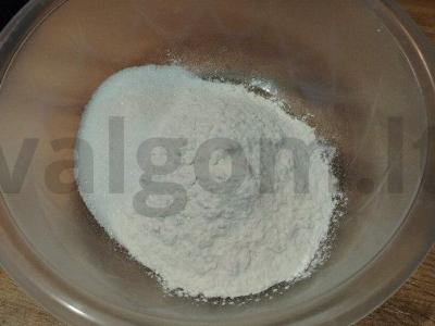 Sluoksniuotas pyragas su mangų džemu Žingsnis 1