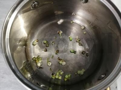 Sriuba su kiaušiniu ir dešrelėmis Žingsnis 2