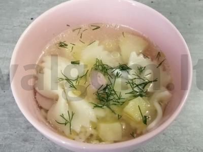 Sriuba su kiaušiniu ir dešrelėmis pagrindine nuotrauka