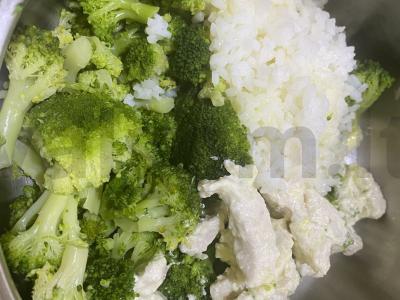 Skaniausia brokolių ir vištienos krūtinėlės apkepas Žingsnis 1