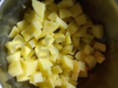 Sriuba su rūkytomis kalakutienos ir lydytu sūriu Žingsnis 1