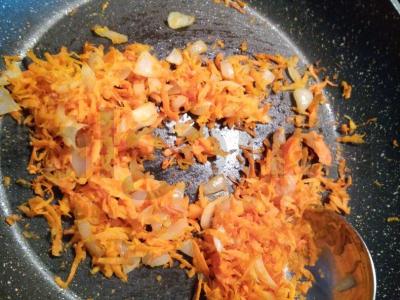 Sriuba su rūkytomis kalakutienos ir lydytu sūriu Žingsnis 3