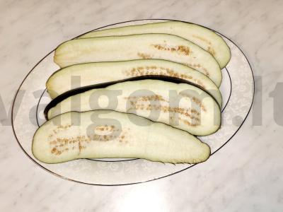 Užkandis „Baklažanų ritinėliai su baziliku“ Žingsnis 1