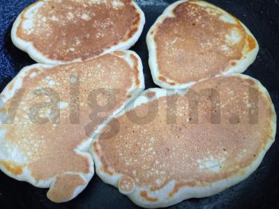 Kefyro blynai su kepimo milteliais Žingsnis 8