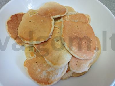 Kefyro blynai su kepimo milteliais Žingsnis 9