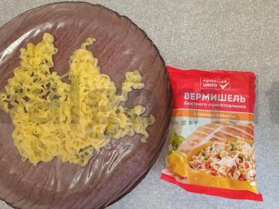 Azijietiški greito paruošimo makaronai su krevetėmis Žingsnis 1