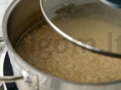 Perlovka su morkomis ir svogūnais Žingsnis 2