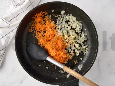 Perlovka su morkomis ir svogūnais Žingsnis 6