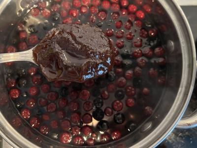 Kompotas „Šermukšnių asorti“ su slyvų džemu Žingsnis 4