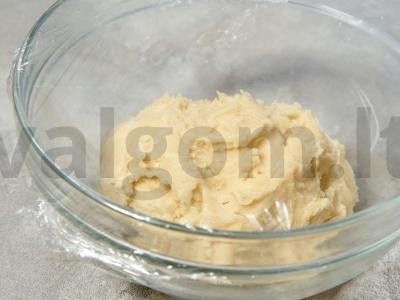 Užpiltinis pyragas su braškėmis Žingsnis 2