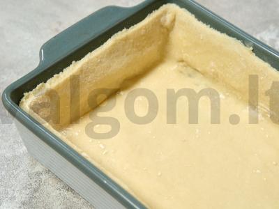 Užpiltinis pyragas su braškėmis Žingsnis 4