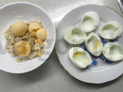 Kiaušiniai, įdaryti menkių ikrais Žingsnis 2