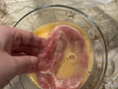 Kiaulienos eskalopas džiūvėsėliuose Žingsnis 3