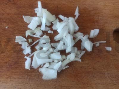 Sultinys su šonkauliais ir kiaušinių makaronais Žingsnis 3