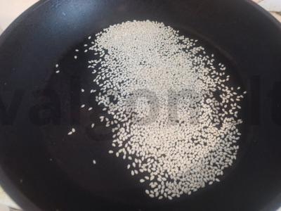 Ryžių onigiri su kiaušiniu ir sezamu Žingsnis 1