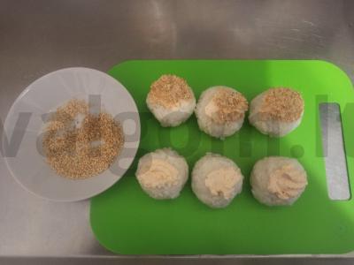 Ryžių onigiri su kiaušiniu ir sezamu Žingsnis 9