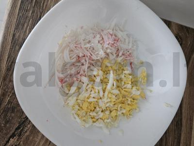 Krabų lazdelėmis kotletai su džiūvėsėliais Žingsnis 2