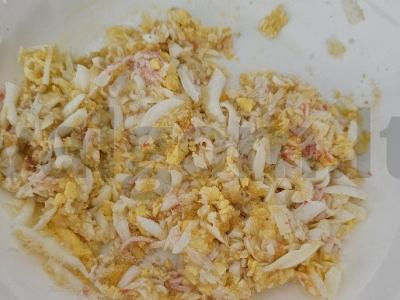 Krabų lazdelėmis kotletai su džiūvėsėliais Žingsnis 4